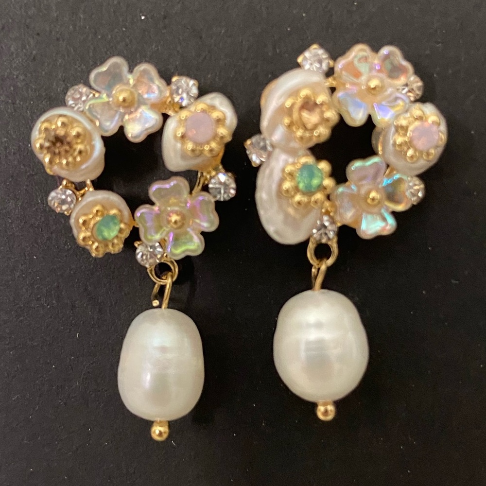 NWOT Cultured Pearl Earrings